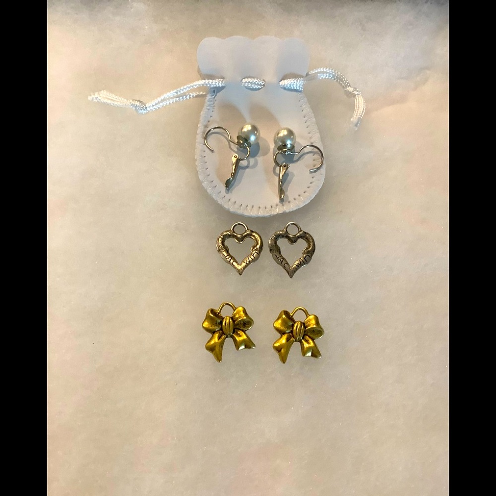 😊A pair of freshwater Pearl lever back earrings-Sterling with 2 sets of dangles